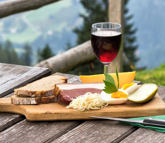 Podróże kulinarne po Polsce – kuchnia góralska jedzenie w górach