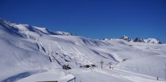 Stok narciarski w Alpach