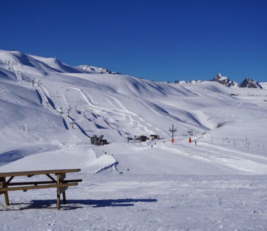 Stok narciarski w Alpach