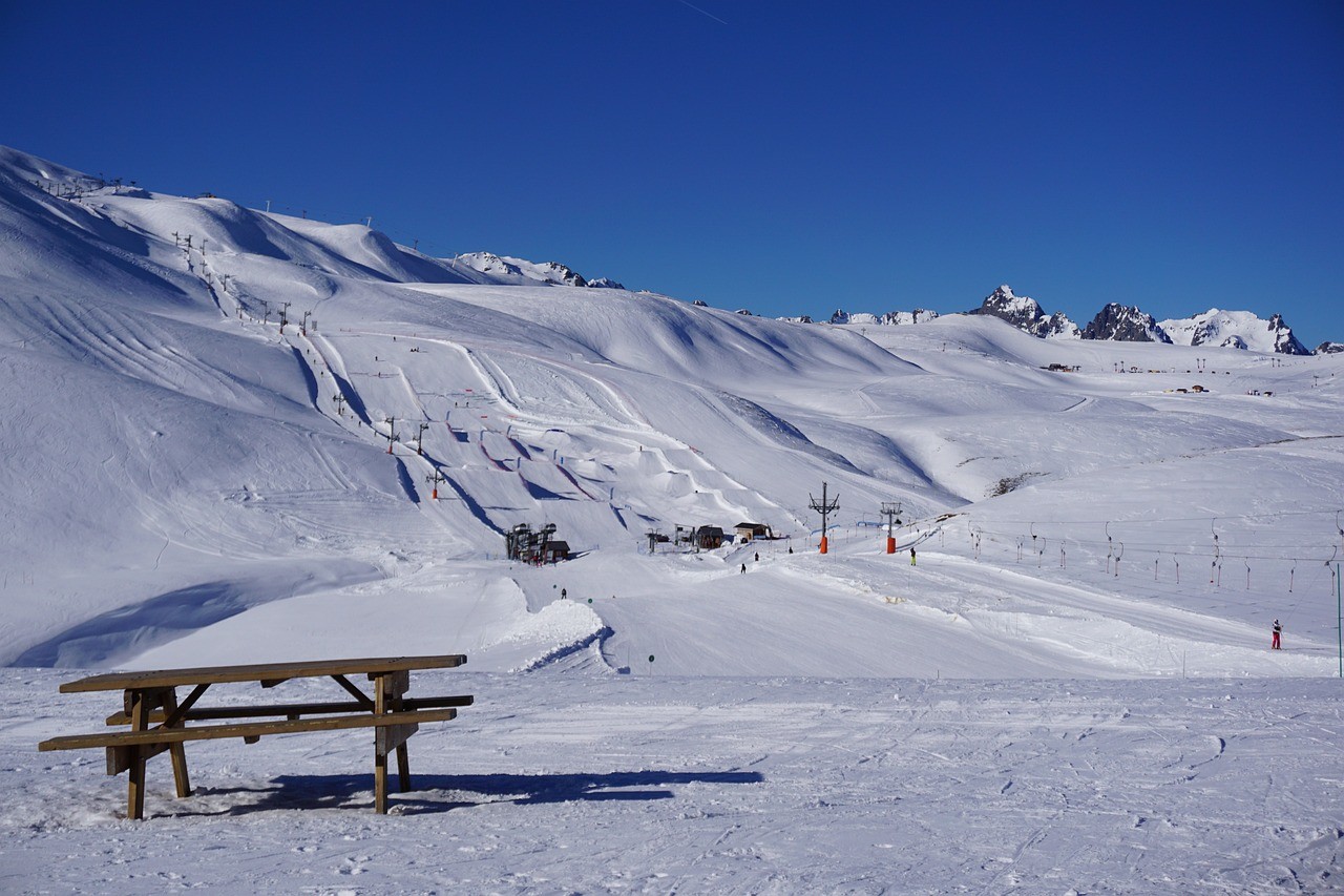 Stok narciarski w Alpach
