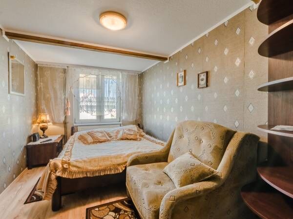 brązowy ze wsp&oacute;lną łazienką i kuchnią