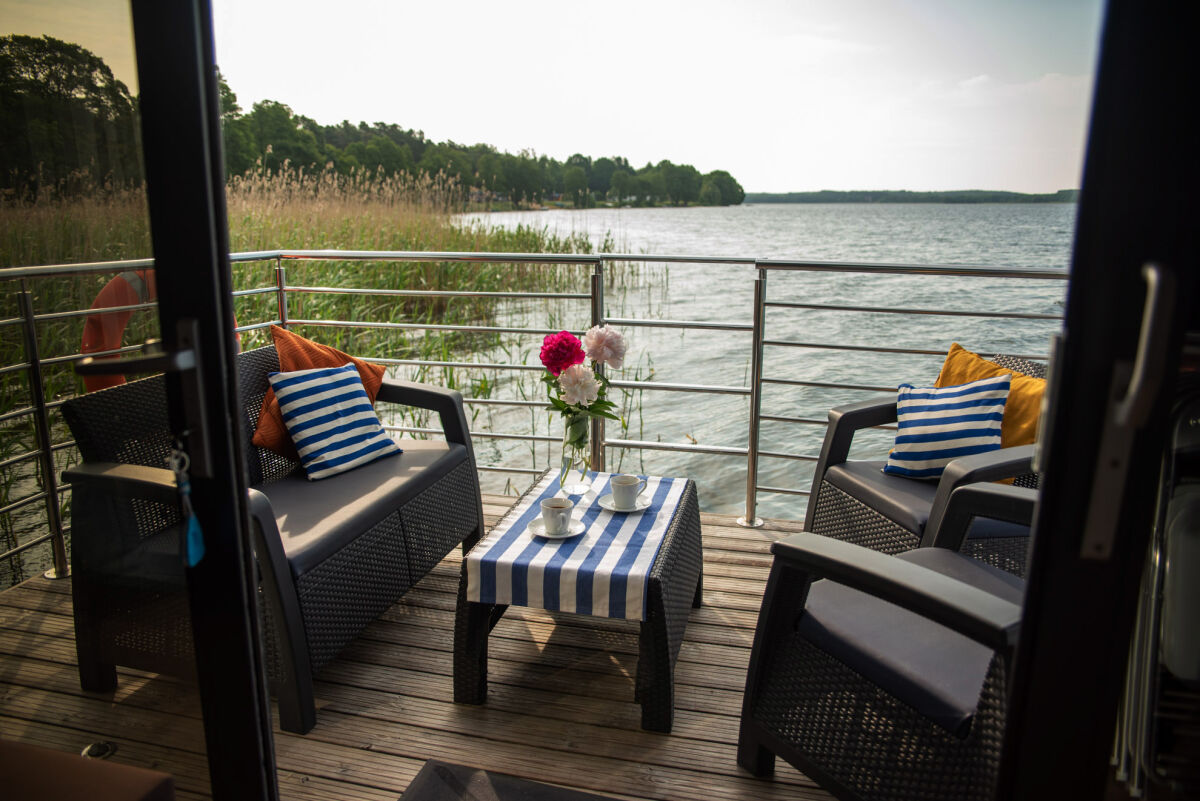 Nocleg w Węgorzewie - Domy na wodzie Topiko Czarter