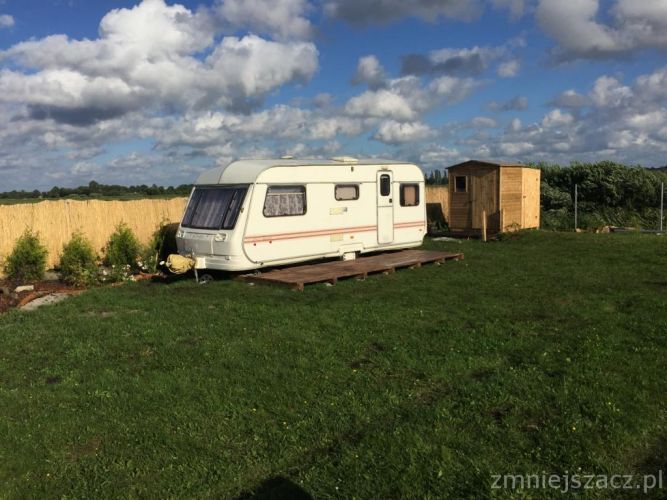 Nocleg w Karwieńskim Błocie Drugim - Działka z przyczepą kempingową