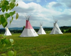 Zdjęcie przedstawia: Fort Watipi - wioska Indiańska - Tarn&oacute;w 