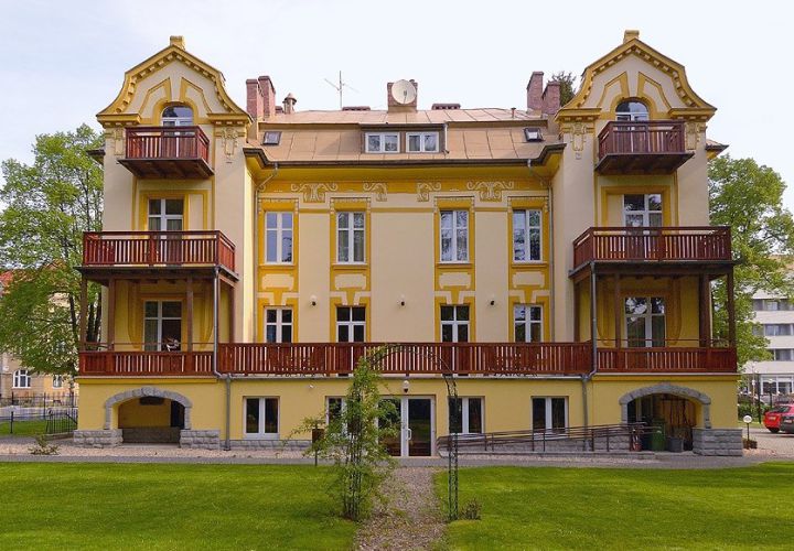 Nocleg w Jeleniej G&oacute;rze - Hotel Bis