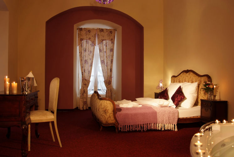 Nocleg  - Hotelik Dw&oacute;r G&oacute;rny