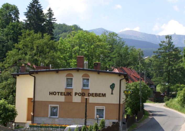 Nocleg w Jeleniej G&oacute;rze - Hotelik pod Dębem