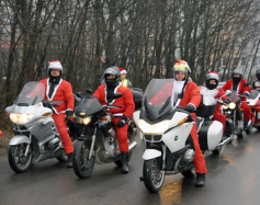 Zdjęcie przedstawia: Mikołaje na Motorach