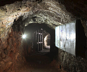Zdjęcie przedstawia: Podziemna trasa w starej kopalni uranu w Kletnie