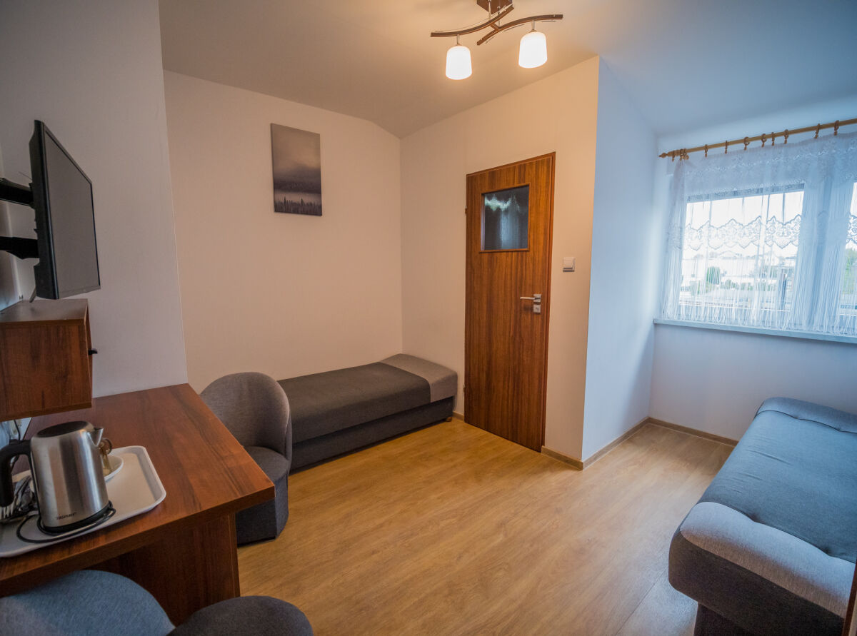 Pok&oacute;j nr 3, 2-osobowy bez balkonu, z jednym ł&oacute;żkiem 2-osobowym i jednym 1-osobowym.