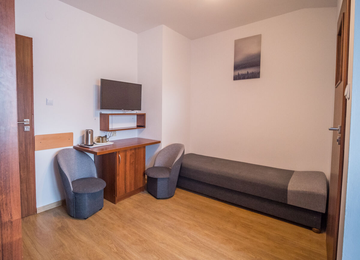 Pok&oacute;j nr 3, 2-osobowy bez balkonu, z jednym ł&oacute;żkiem 2-osobowym i jednym 1-osobowym.