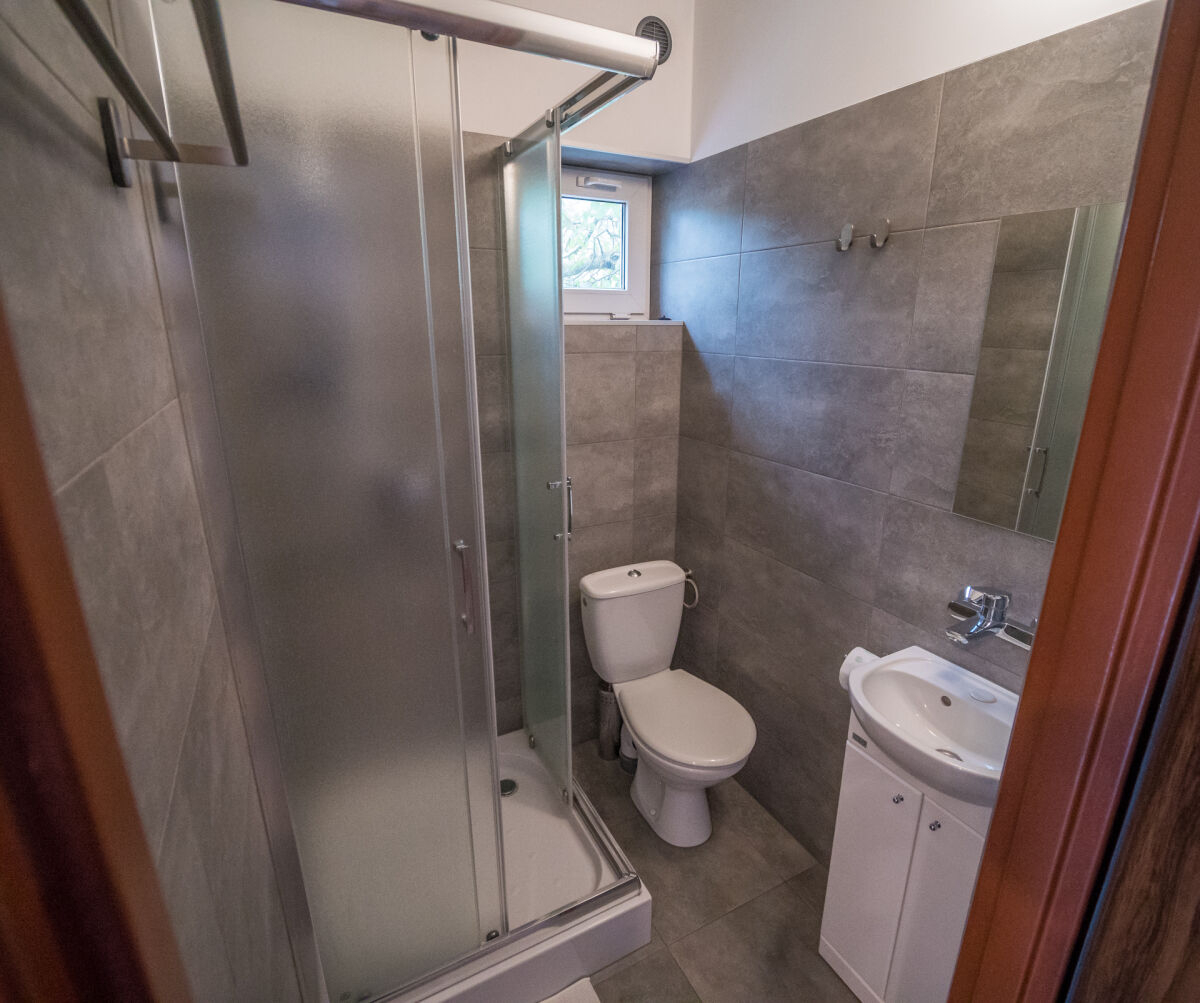 Pok&oacute;j nr 4, 2-osobowy z balkonem, z jednym ł&oacute;żkiem 2-osobowym i jednym 1-osobowym.