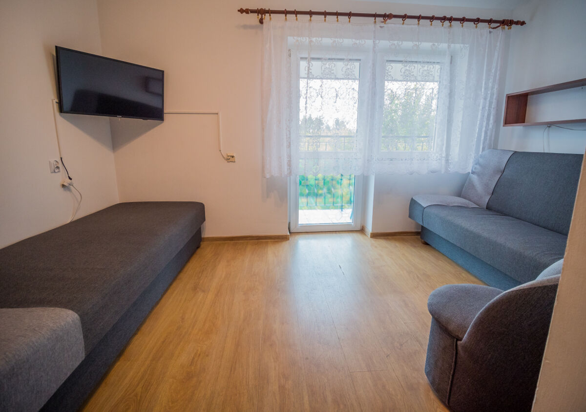 Pok&oacute;j nr 4, 2-osobowy z balkonem, z jednym ł&oacute;żkiem 2-osobowym i jednym 1-osobowym.