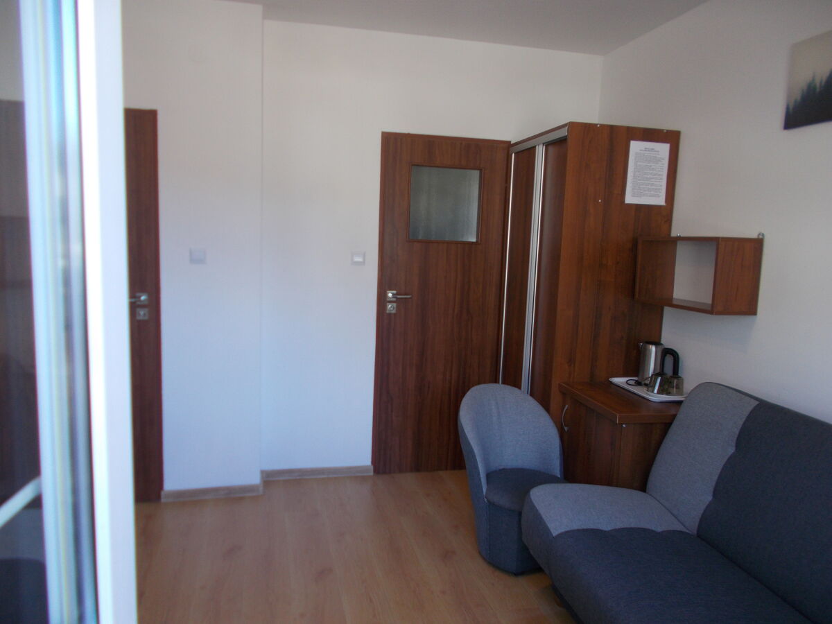 Pok&oacute;j nr 5, 2-osobowy z balkonem, z jednym ł&oacute;żkiem 2-osobowym i jednym 1-osobowym.