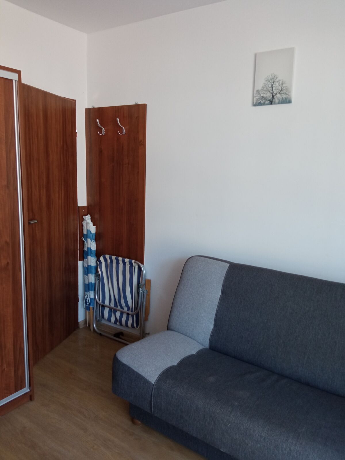 Pok&oacute;j nr 8, 2-osobowy z balkonem, z jednym ł&oacute;żkiem 2-osobowym i jednym 1-osobowym.