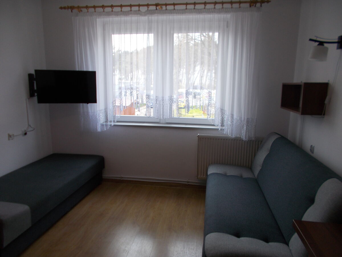 Pok&oacute;j nr 7, 2-osobowy bez balkonu, z jednym ł&oacute;żkiem 2-osobowym i jednym 1-osobowym.