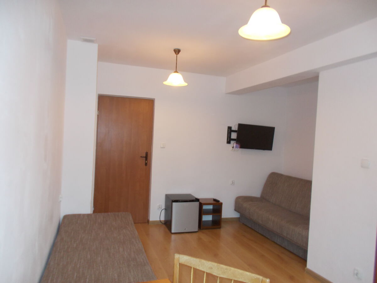 Pok&oacute;j nr 11, 2-osobowy, z balkonem, z jednym ł&oacute;żkiem 2-osobowym i jednym 1-osobowym.