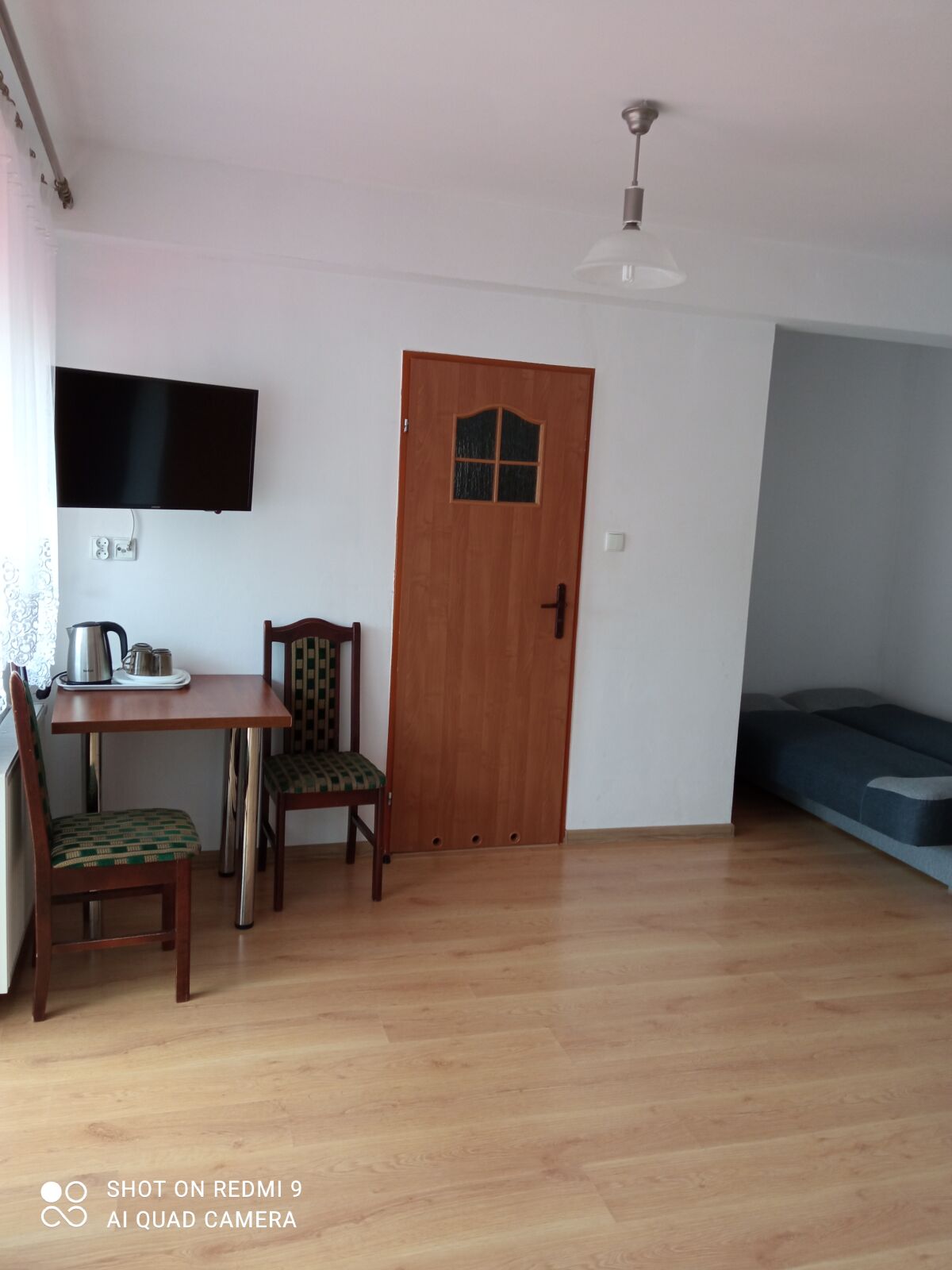 Pok&oacute;j nr 12, 3-osobowy, z balkonem, z jednym ł&oacute;żkiem 2-osobowym i dwoma 1-osobowymi.