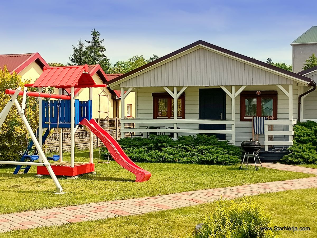 Domki letniskowe NORD-STAR w SARBINOWIE , do 6 os&oacute;b (wl. z dziecmi), 2 sypialnie +sofa w salonie.