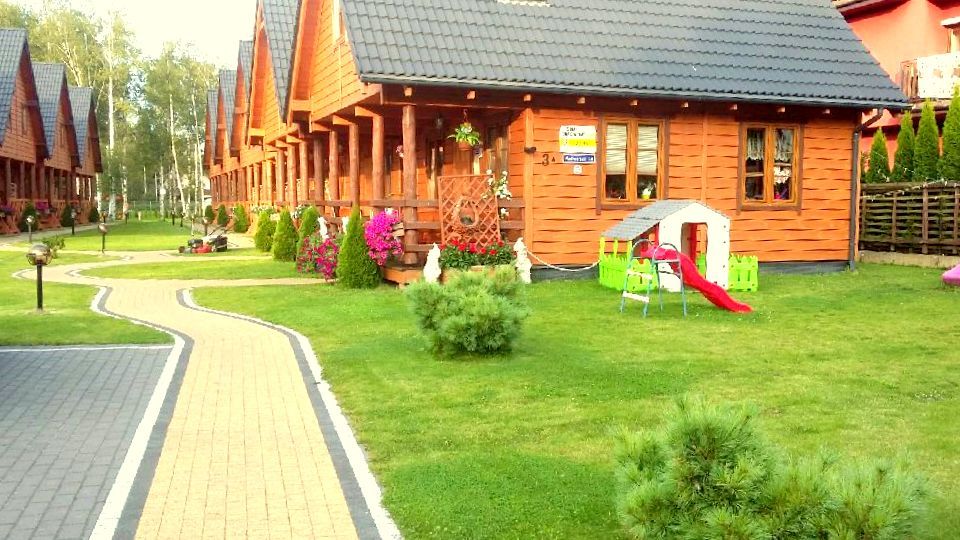 Domki letniskowe RAJ-STAR-BOBOLIN, 200m od plazy. &middot;pokojowe z 2 sypialnie, lazienka pokoj dzienny z 