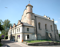 Zdjęcie przedstawia: Synagoga w Lesku