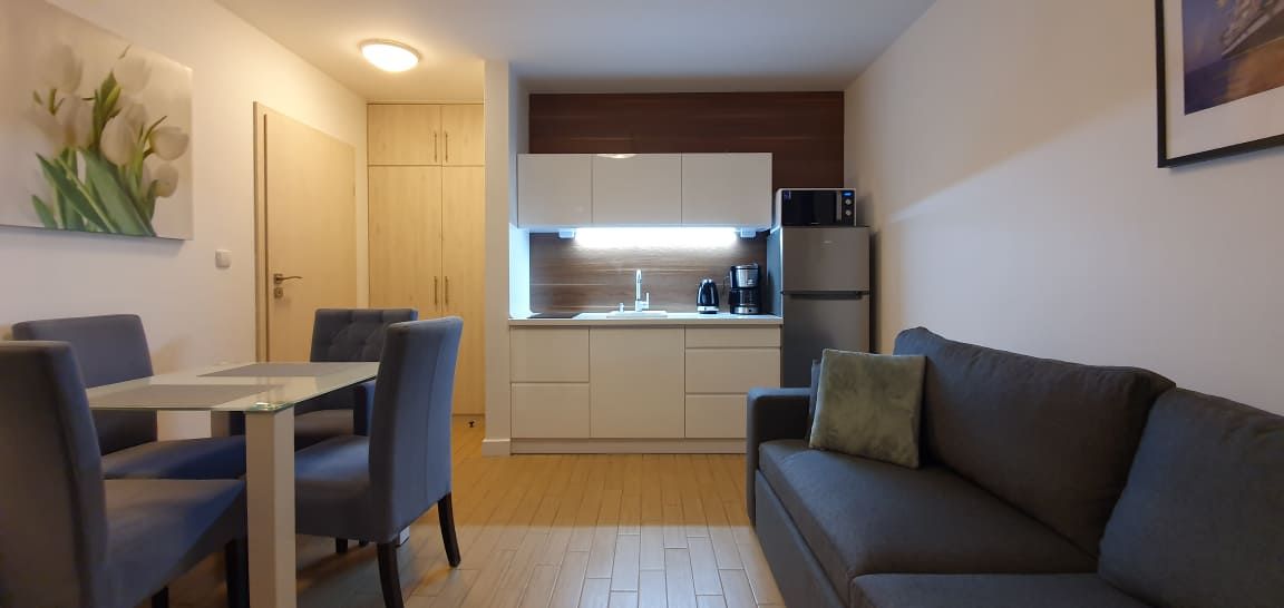 Pok&oacute;j jadalnia dla 4 os&oacute;b