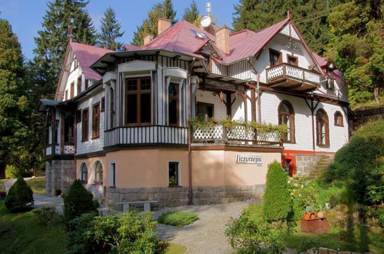 Nocleg w Szklarskiej Porębie - Willa Liczyrzepa