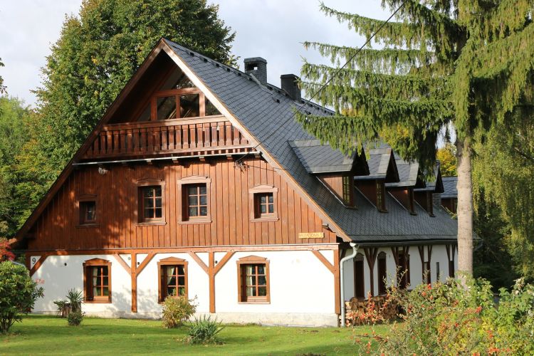 Nocleg w Jeleniej G&oacute;rze - Willa Pod Lipami 