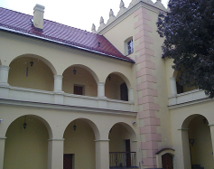 Zdjęcie przedstawia: Zesp&oacute;ł zamkowo-parkowy w Rogowie Opolskim